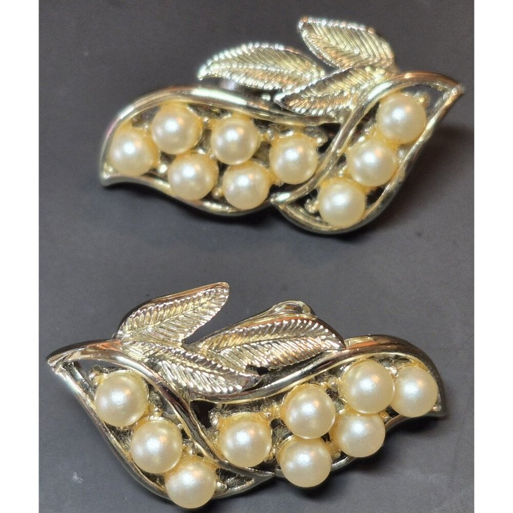 Vintage Coro Clip On Earrings Faux Pearls  Cluster W/ Leaves Goldtone